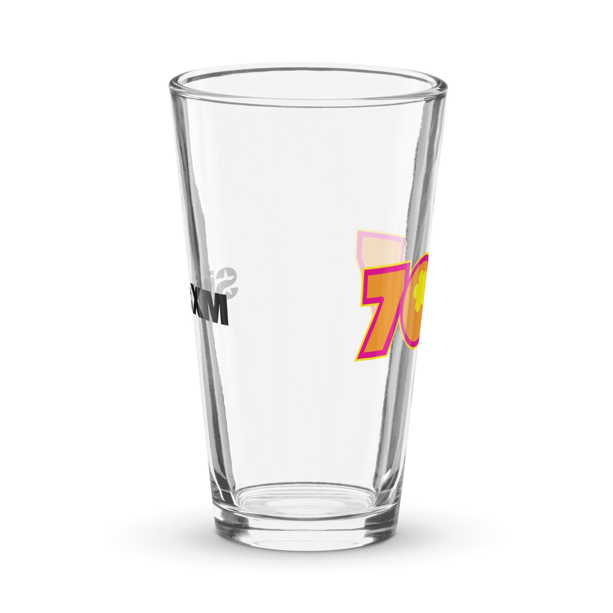 Clear pint glass. Side view.