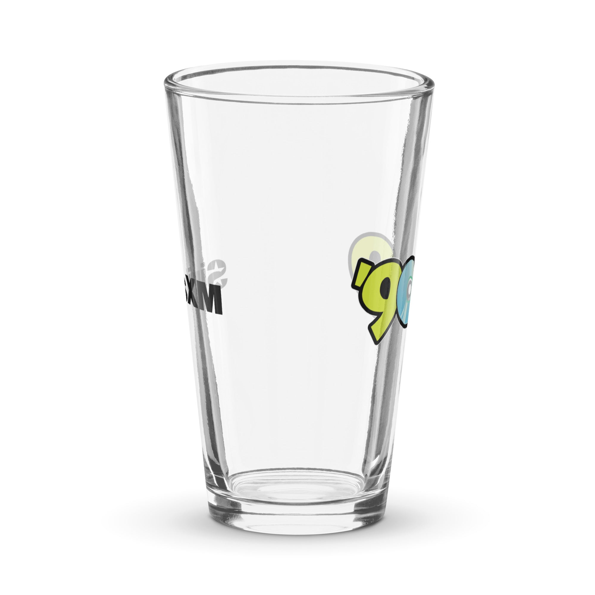 Clear pint glass. Side view.